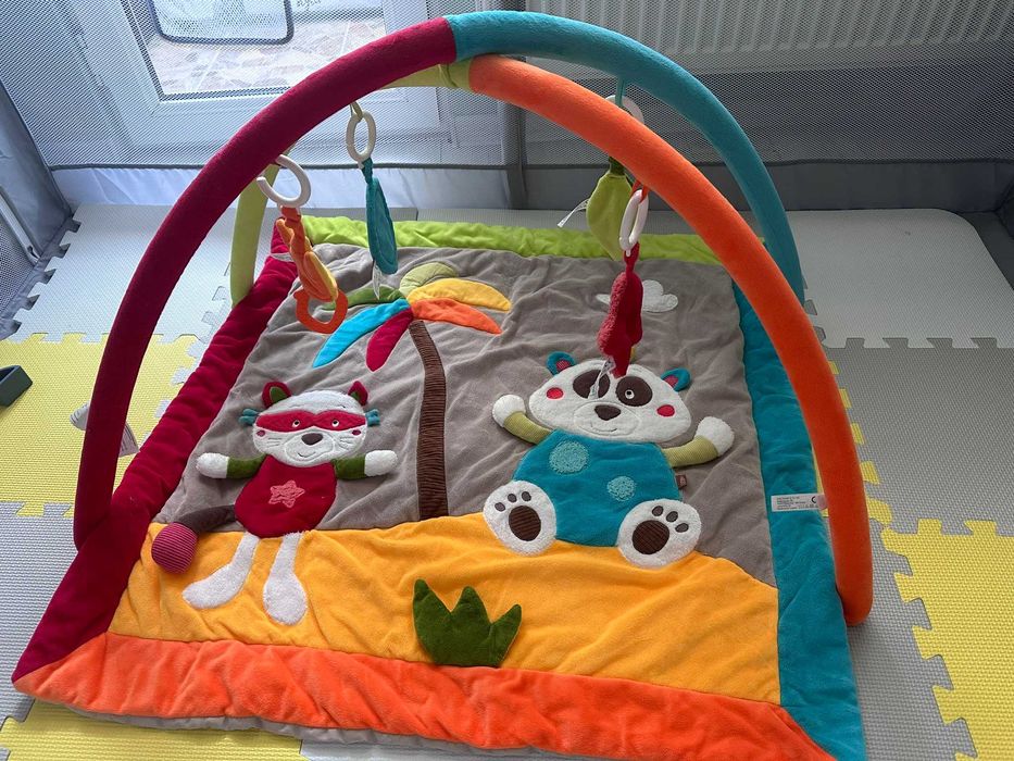 Активна гимнастика с меко килимче