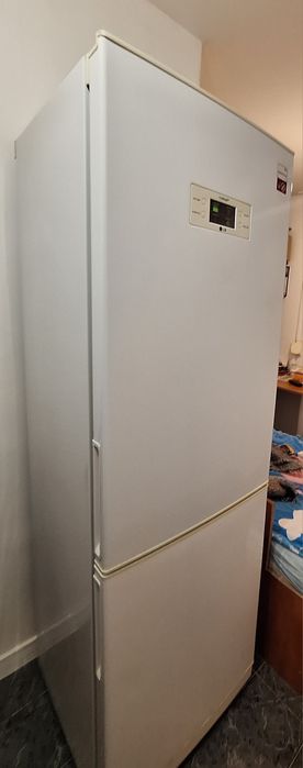 Хладилник с долна камера