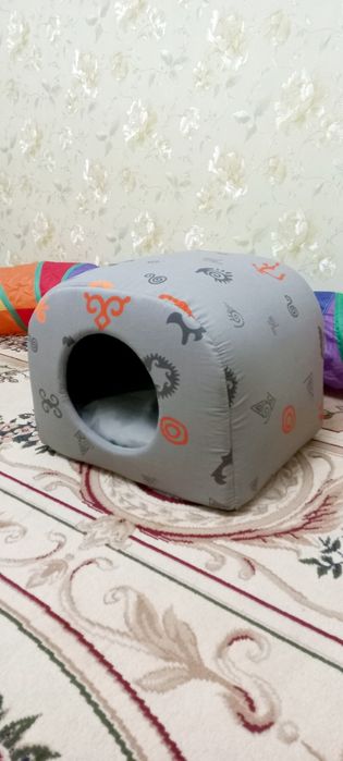 Домик для кошек и небольших собачек