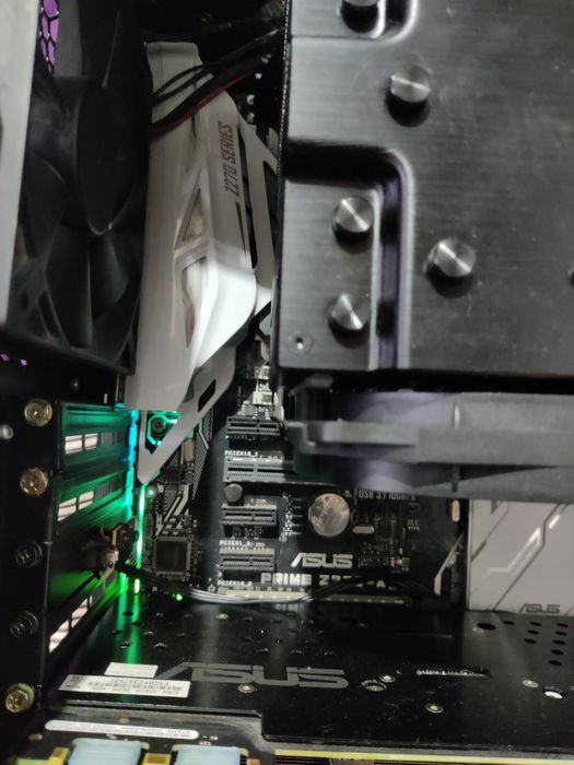 Vând calculator PC gaming