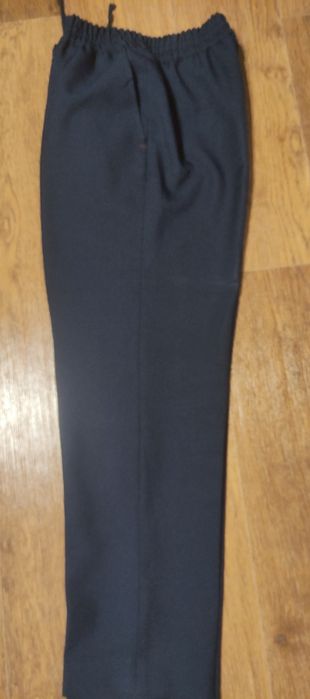 Продам брюки школьные
