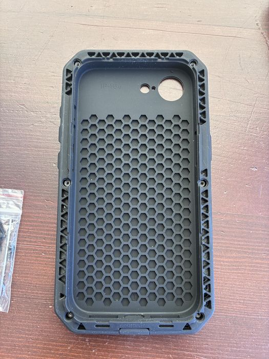 Чехол на IPhone 16е- 17е