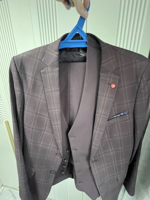 костюм тройка в бордовом цвете