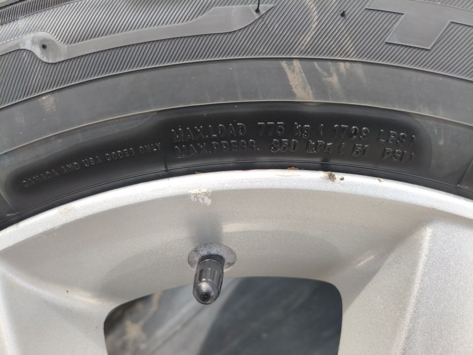 Продам диски с резиной на subaru outback 2012