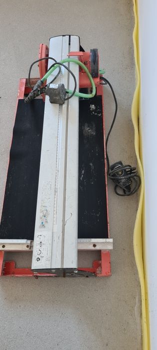 Masina de tăiat gresie și faianță cu apa