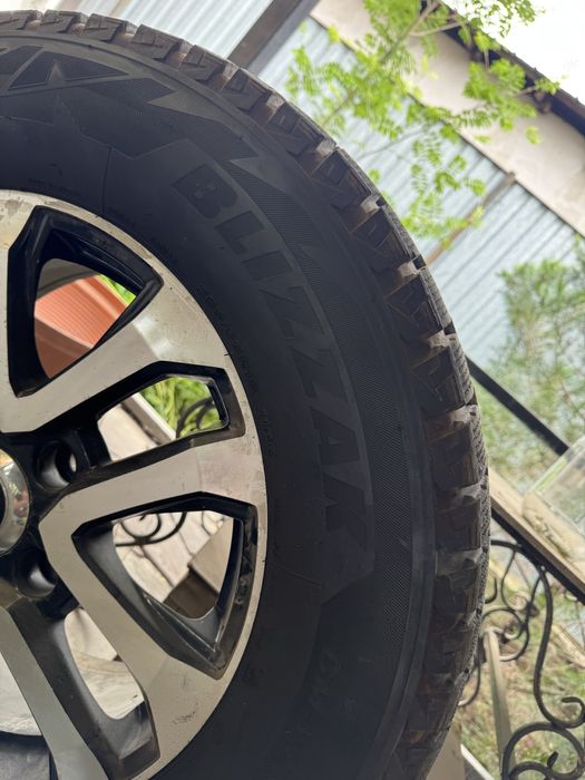 Bridgestone 285/60/18r