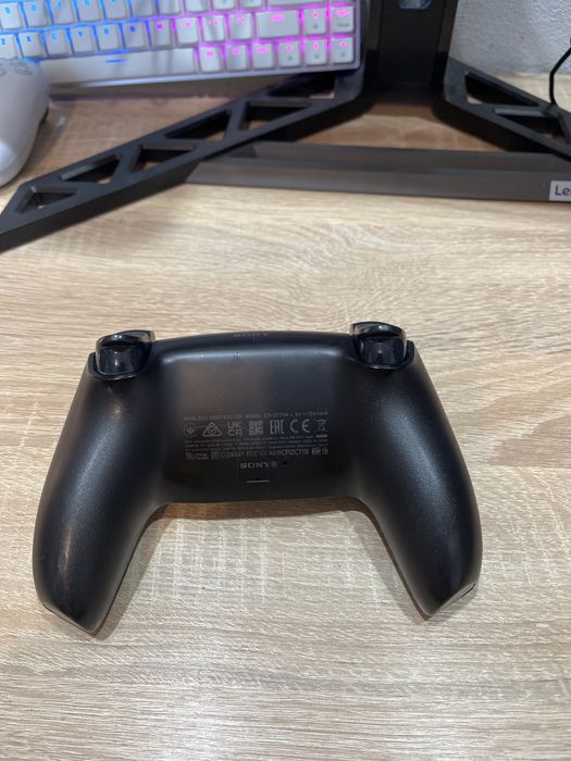 Vand maneta neagra pentru ps5