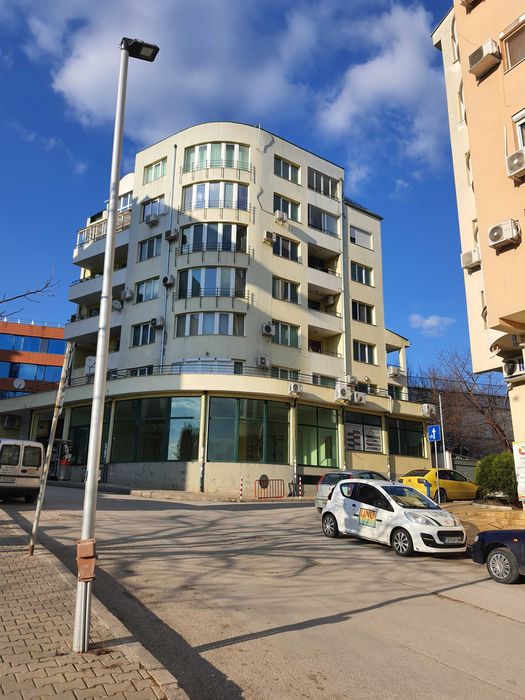 Давам офис под наем