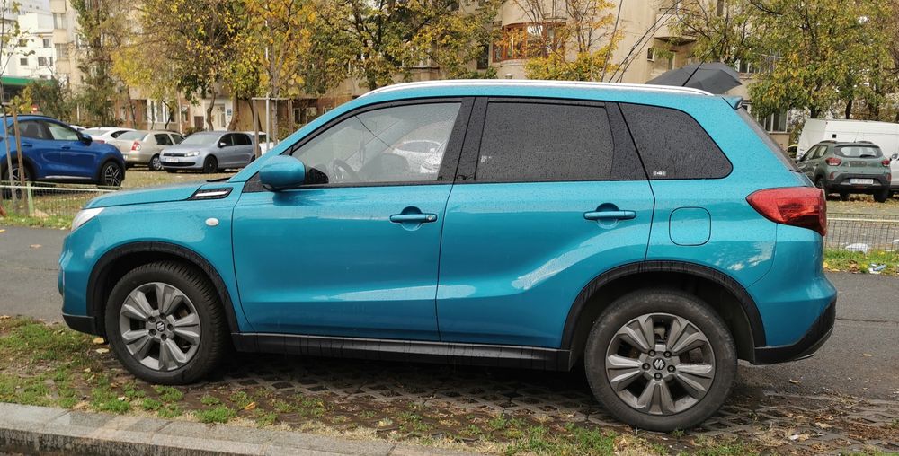 Suzuki Vitara 12.2019,automată,benzină, euro 6, carte service la zi doar la reprezentanță. Cumpărată de nouă din țară Accept test reprezentanță