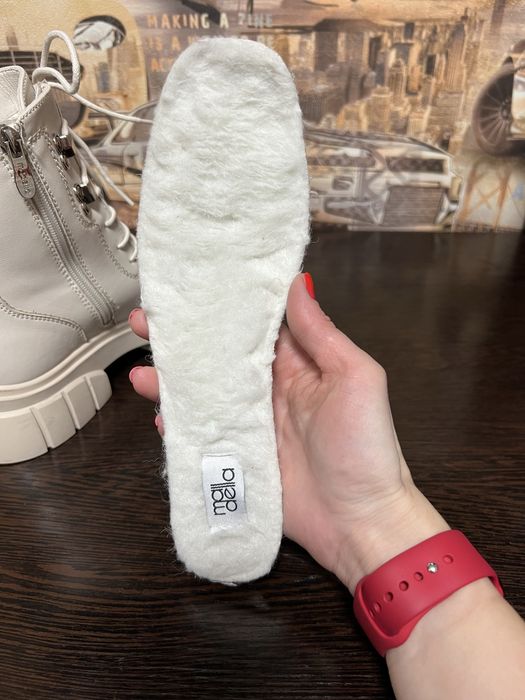 Продам женские зимние ботинки