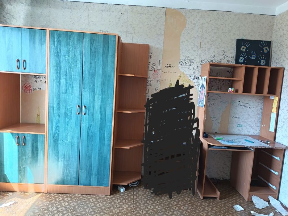 Шкафы и письменный стол