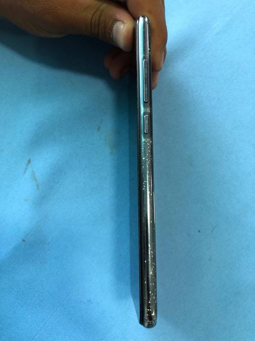 Mi 8 lite 4/64 xolati yaxshi