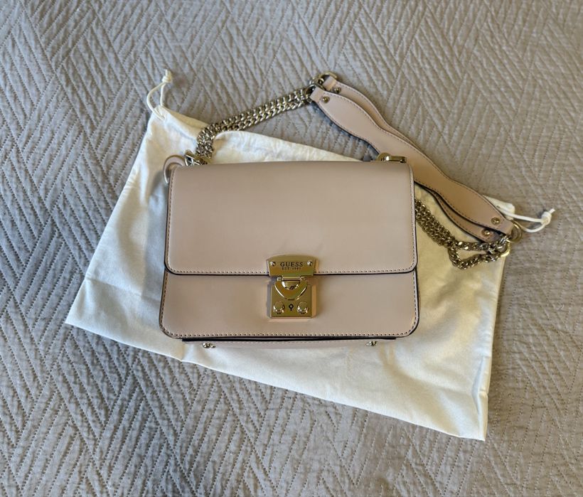 Дамска чанта Guess