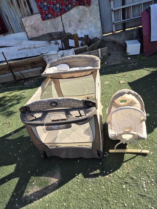 Продам манеж- кровать GRACO