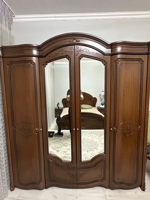 Продам спальный гарнитур