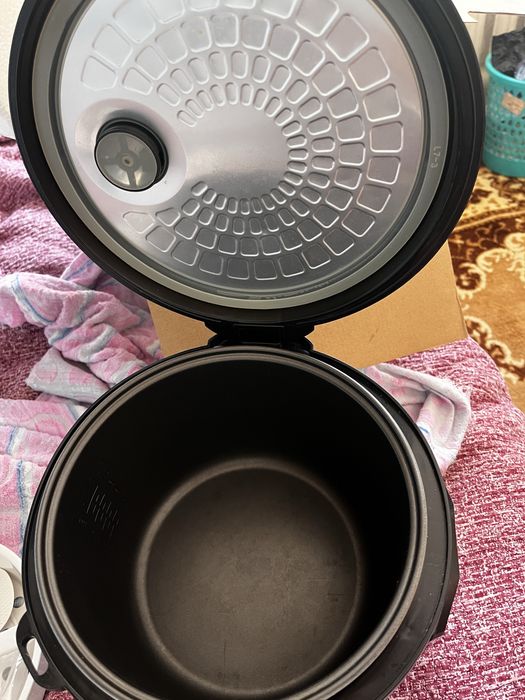 Продам мультиварку практически новая