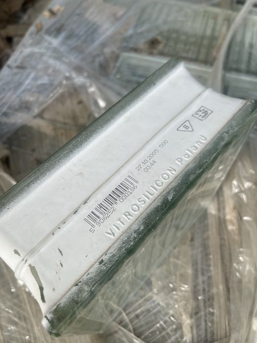 Продавам съклени тухли