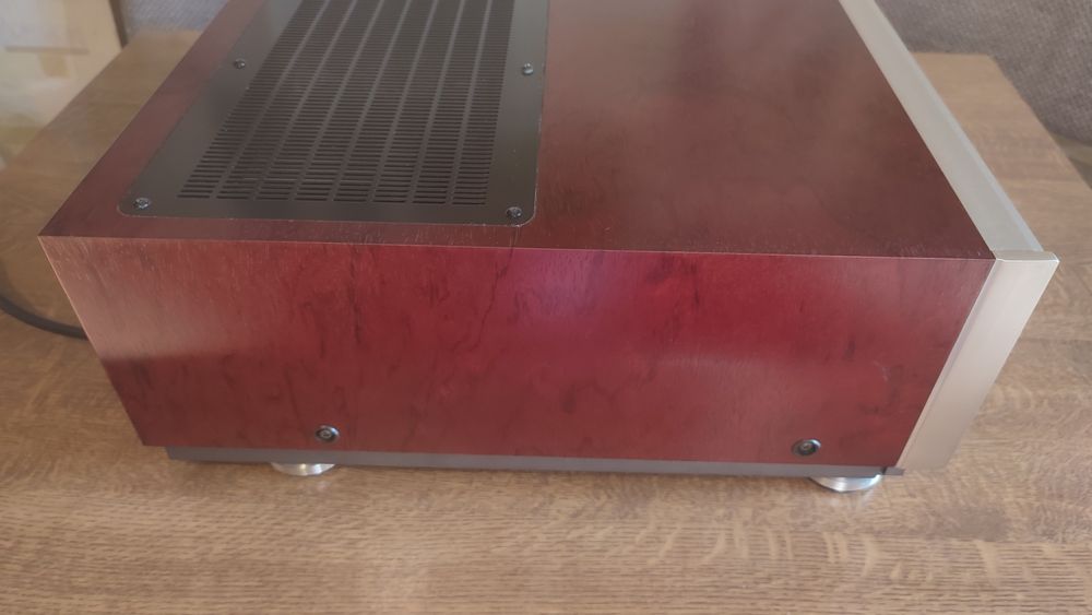 Продам усилитель Luxman L-560