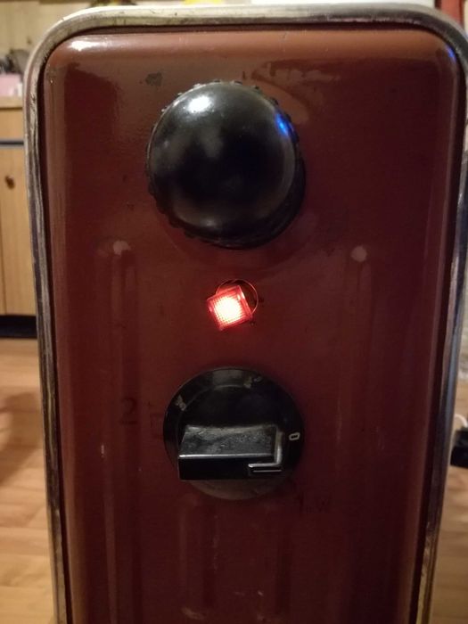 продавам радиатор СМЯДОВО - 2.5 киловата, от 1976 г в добро състояние