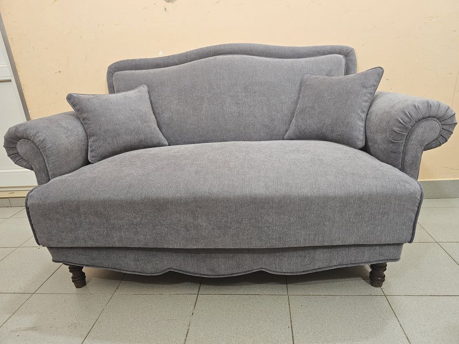 Двуместен диван ретро стил