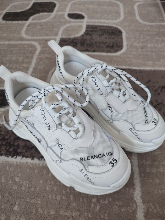 Кроссовки белые женские