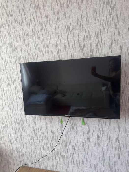 Телевизор новый в хорошем состоянии
