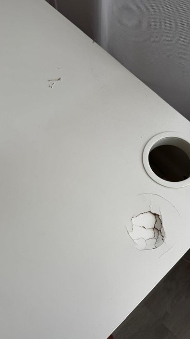 Продам рабочий стол(Ikea) с диффектом, есть торг