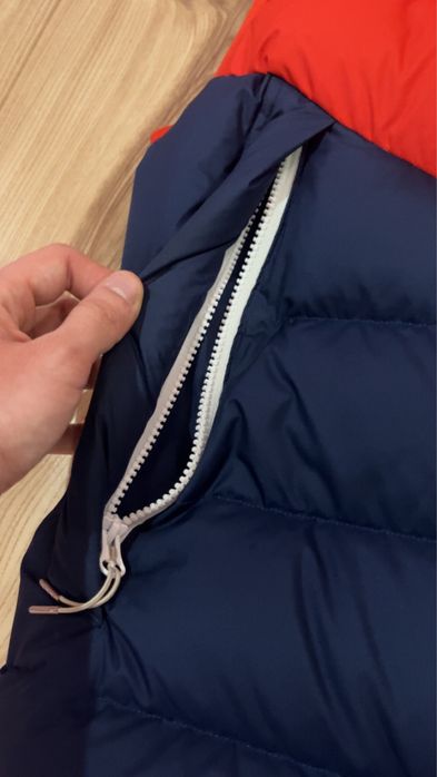 Vestă Nike puffer – Roșu & Bleumarin – M