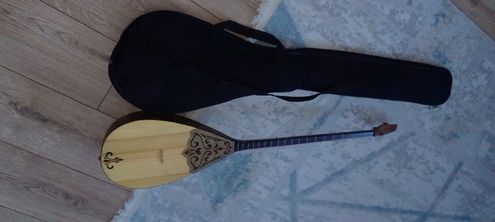 Домбыра қайың ағашынан жасалынған