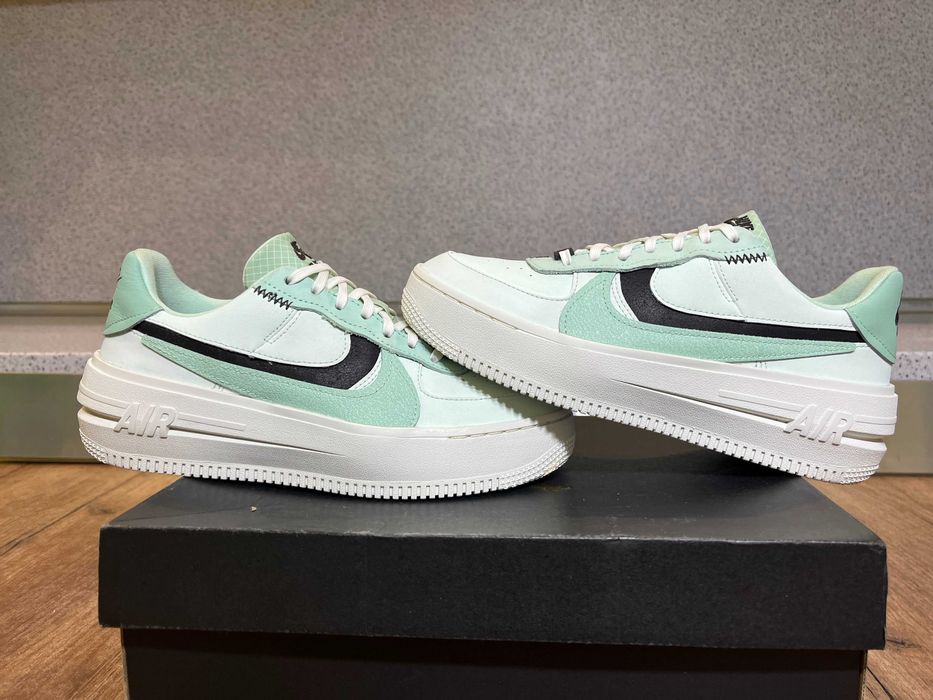 ОРИГИНАЛНИ *** Nike Air Force 1 PLT.AF.ORM "Barely Green"