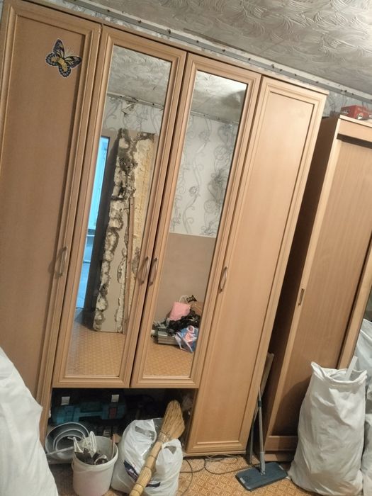 Продам шкаф 30000 плюс пинал 5000