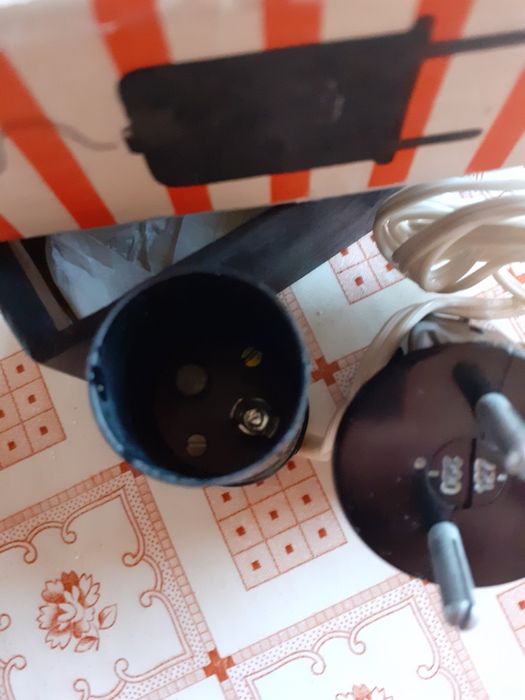 Зарядно устройство за батерии АА и ААА.