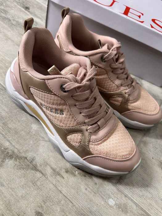 Дамски маратонки Guess 39