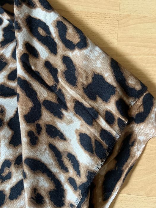 Eșarfă leopard nouă