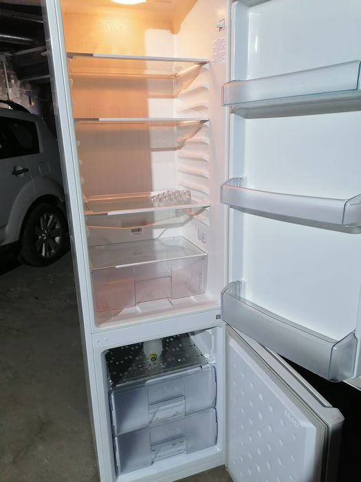 Продам морозильник