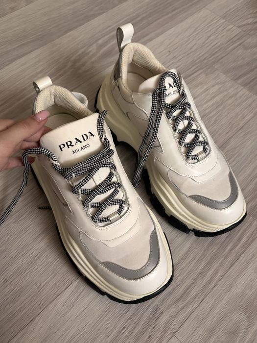 Продам кроссовки PRADA