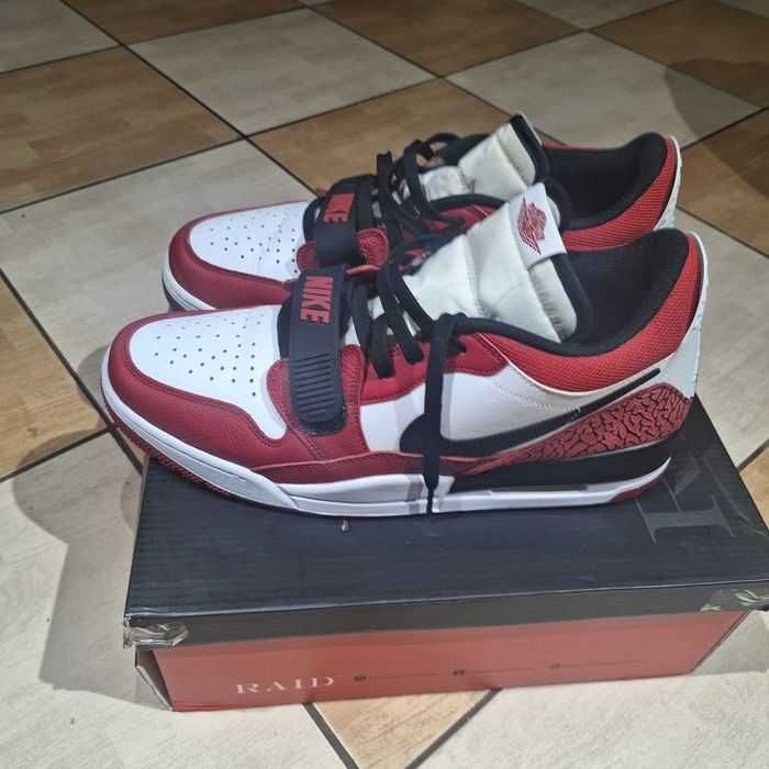 Ghete baschet negre adidasi Nike akron 330 lebron editie limitata