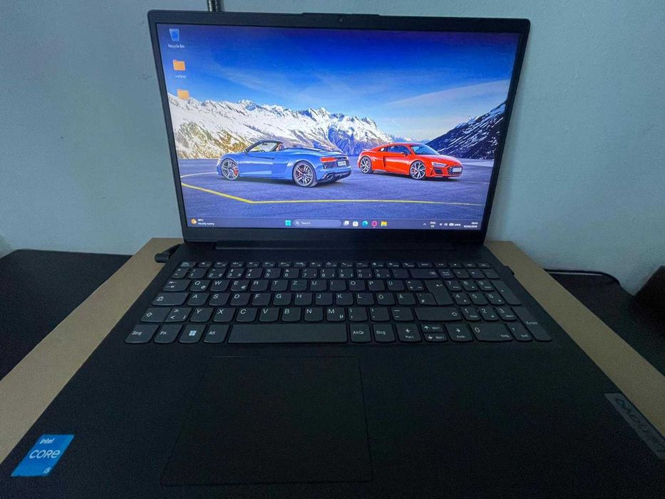 Laptop Lenovo V15 G4 IRU