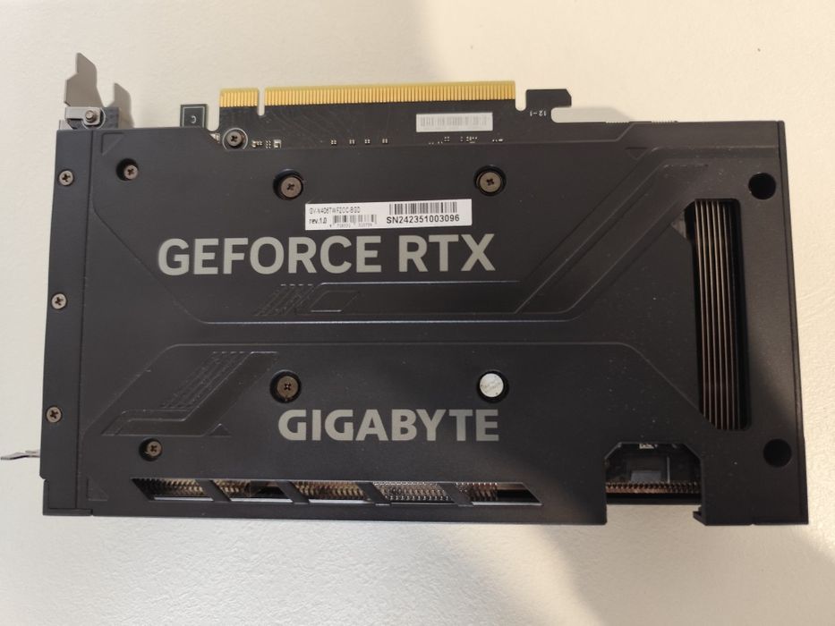 RTX 4060 Ti
8 GB memorie dedicată
DirectX 12 Ultimate