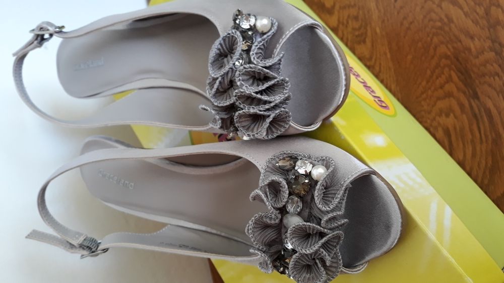 Sandale de ocazi, Nunta noi decorate cu pietricele si perle.