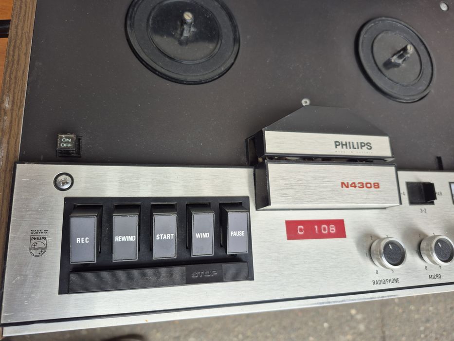 Vând magnetofon Philips model N 4308/80,made in Austria