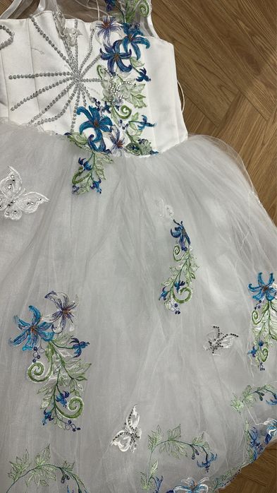 Платье нарядное 6-8 лет