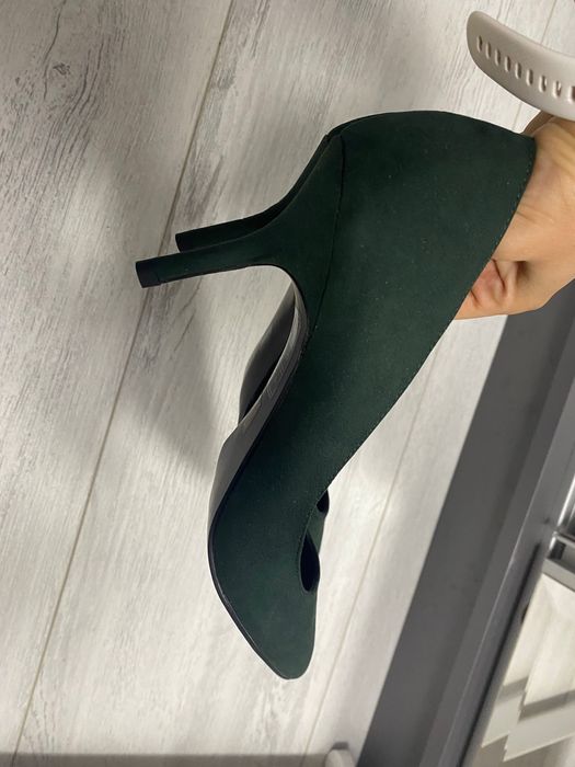 Остри обувки Reserved