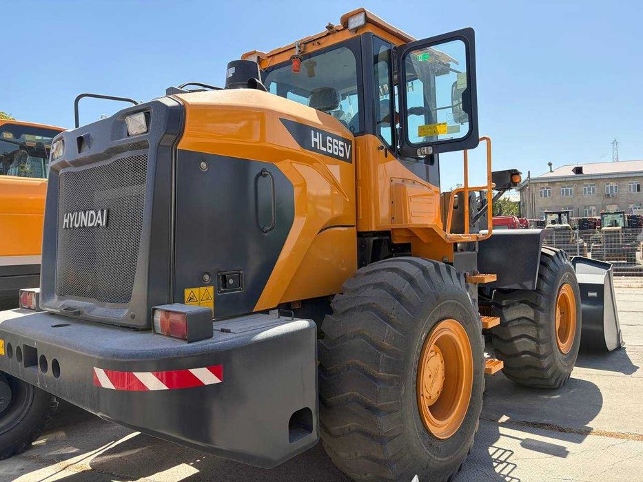 HYUNDAI Frontal yuklagich HL665V