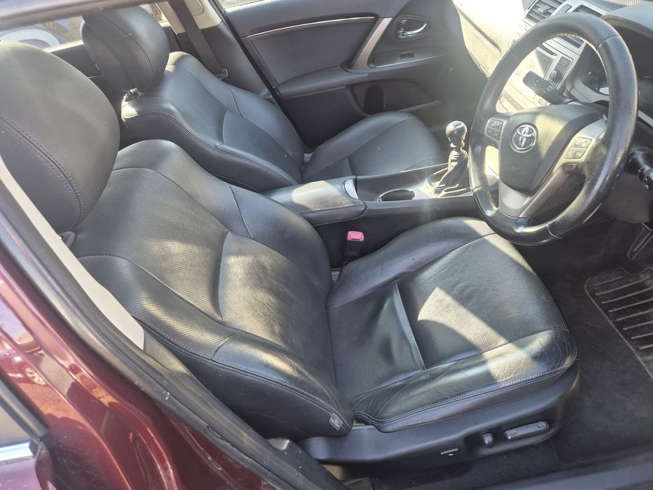 Interior piele impecabil 2009-2015 Toyota Avensis T27