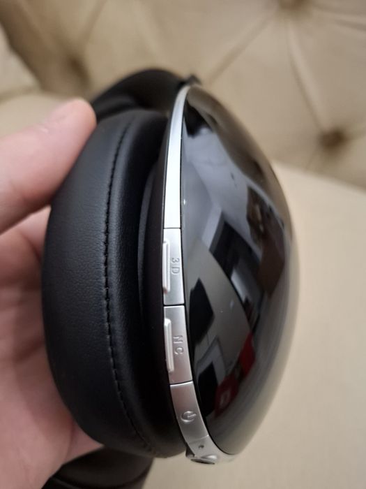 Casti bluetooth Mercedes-Benz OE cu active noise canceling și sunet 3D