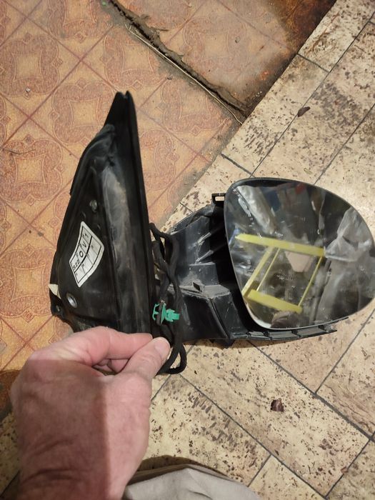 Продам боковое зеркало.