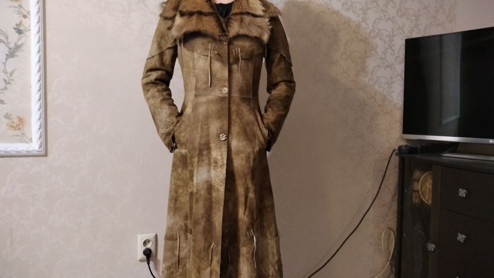 Кожаный плащ для стройных девушек