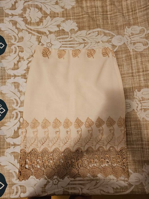 Fusta midi, bej- crem, masura M, brodata, deosebita