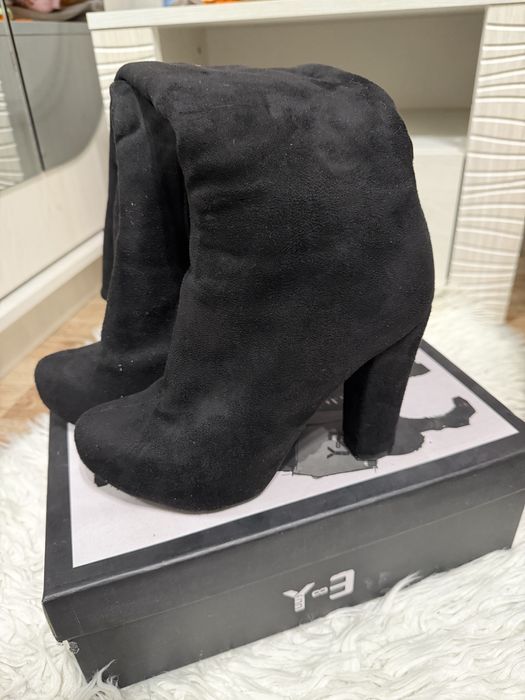 Продам сапожки замшевые